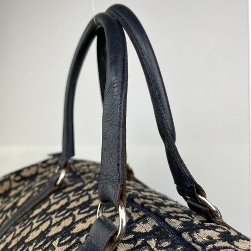 Vintage Louis Vuitton Bag Barely Used!!! Good - Depop